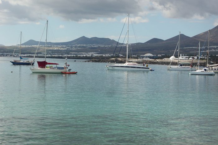 8 fevrier 2015 Mouillage à Arecife ( ile de lanzarote ) les canaries (32).JPG (2.6 Mio) Consulté 29078 fois Au mouillage à Arrecife ile de Lanzarote