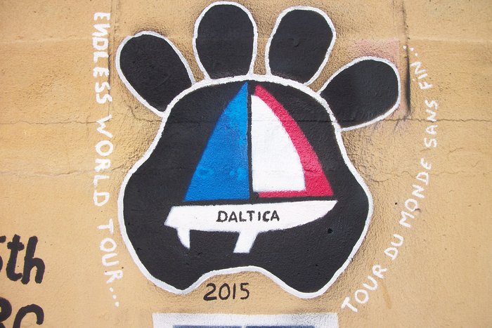 100_8392.JPG (2.32 Mio) Consulté 27017 fois Notre "logo" peint sur le mur de las palmas gran canaria