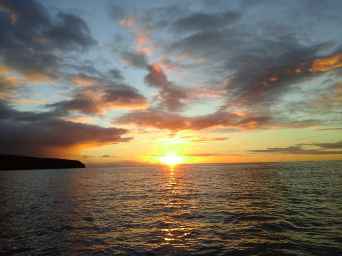 20151011_080945.jpg (1.02 Mio) Consulté 27009 fois Lever de soleil au mouillage à la Gomera