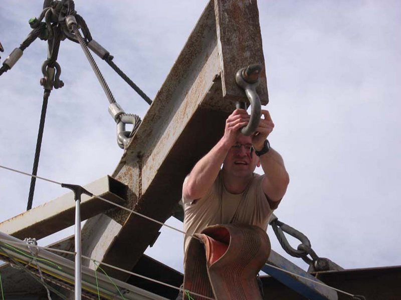 Sur ce chantier le Patron est aux commandes. Tu n'as pas le choix tu exécutes. Bon, tu payes aussi un peu...